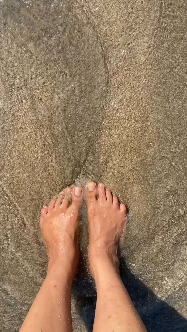 sameera reddy feet 4