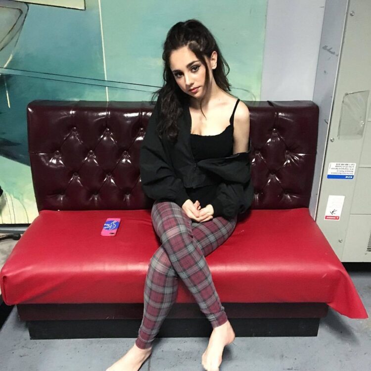 samia finnerty feet 1