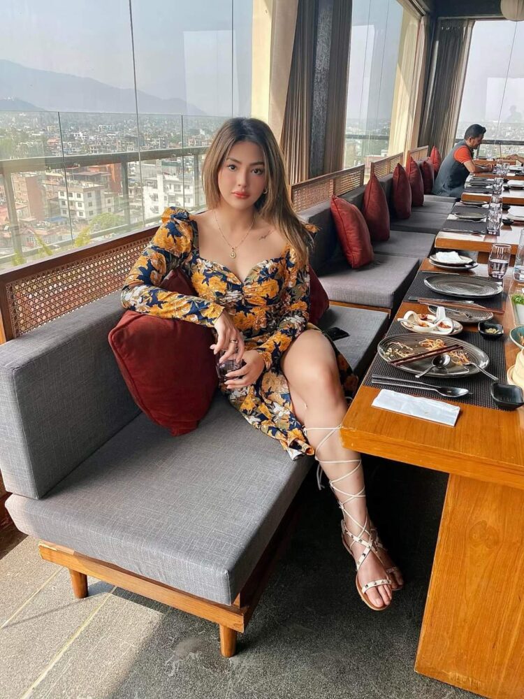 samragyee rajya laxmi shah feet 5