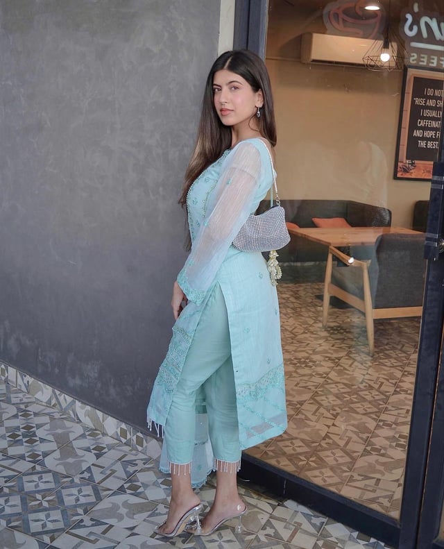 sana habib feet 5