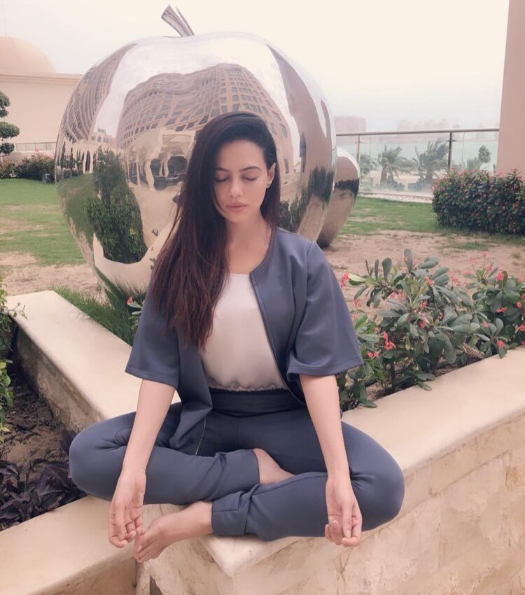sana khan feet