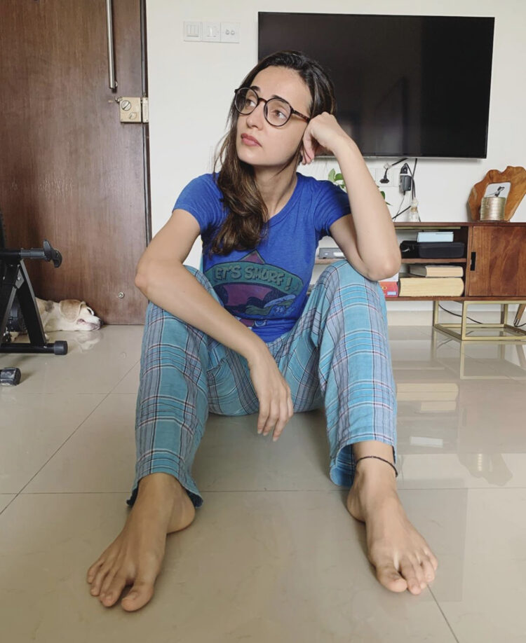 sanaya irani feet