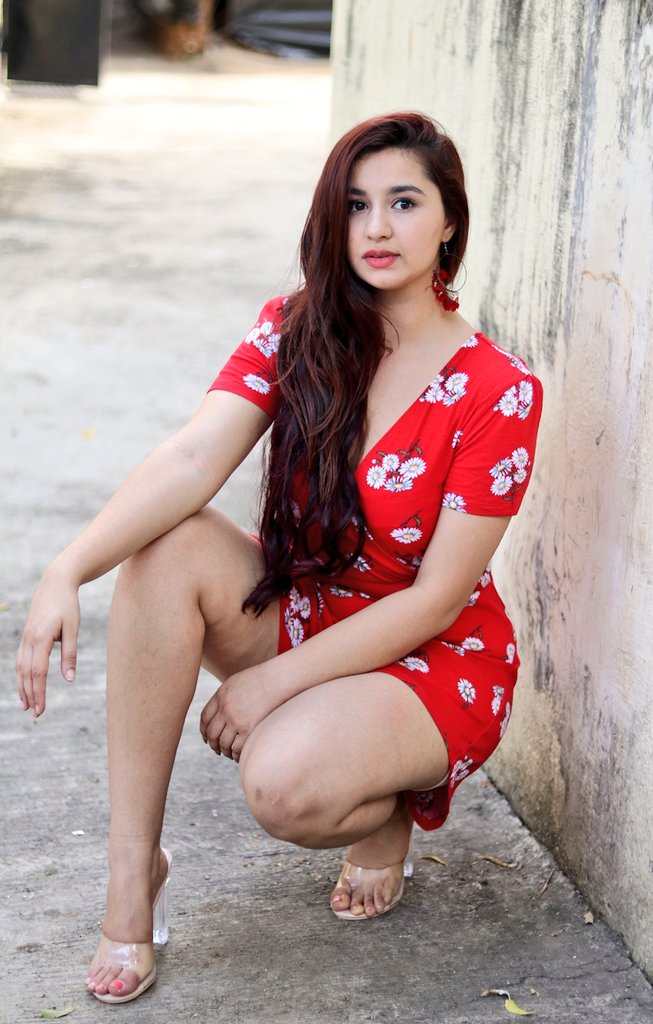 sanaya pithawala feet 3