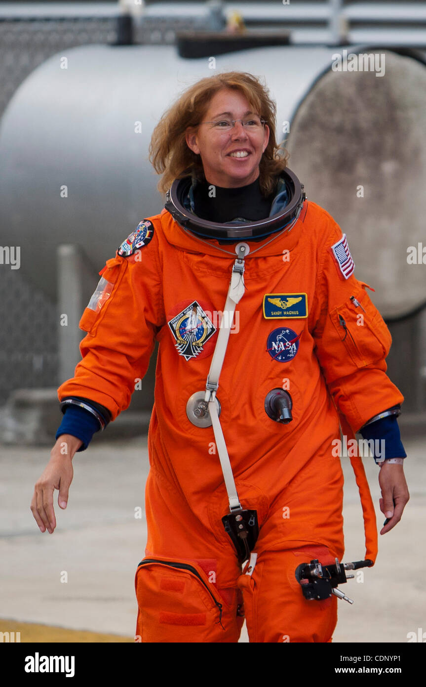 sandra magnus feet 3