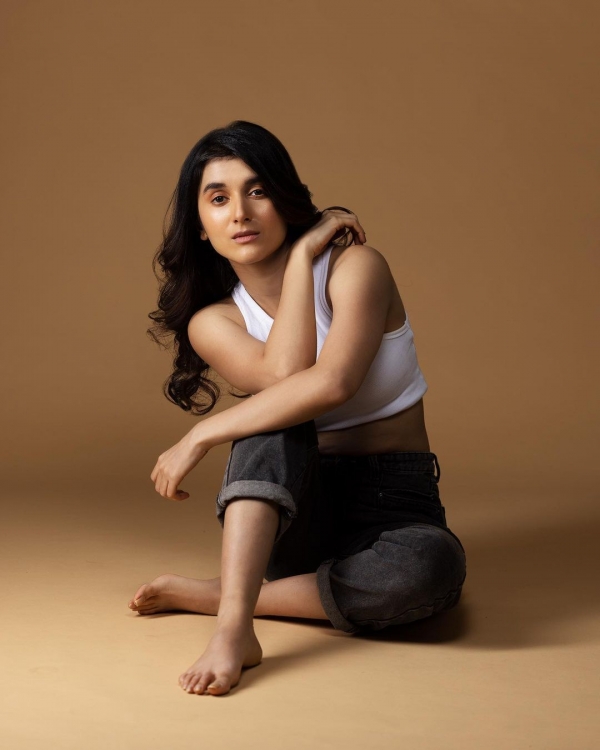 sanjana sarathy feet 4