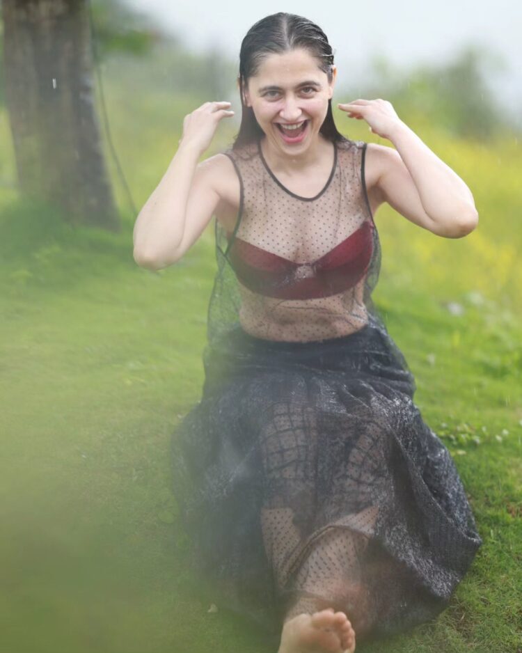 sanjeeda sheikh feet 3