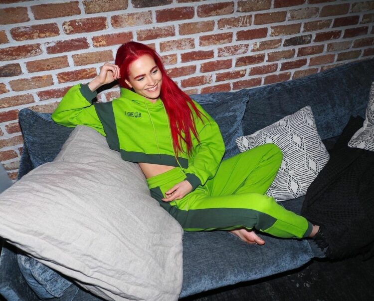 sanni kurkisuo feet 1