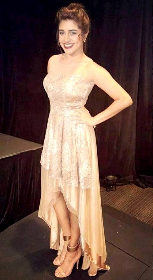 sanskruti sanjay balgude feet 1