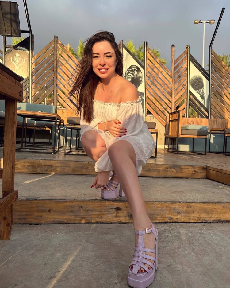 sara abi kanaan feet