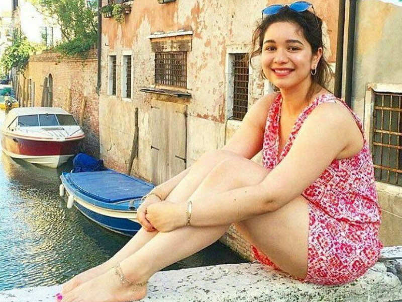 sara arjun feet 3