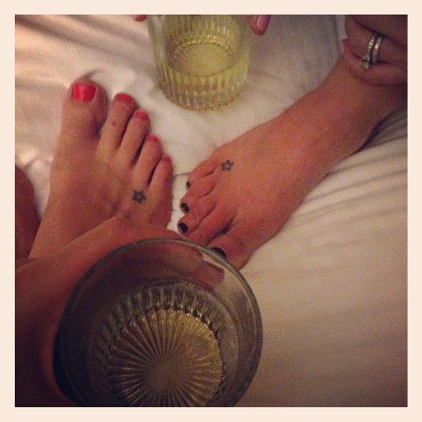 sara bareilles feet 1