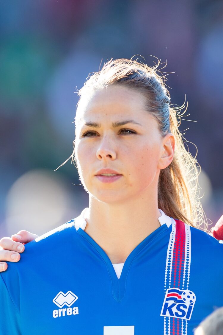 sara bjork gunnarsdottir feet 5