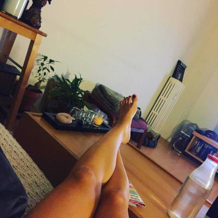 sara gomez feet 3
