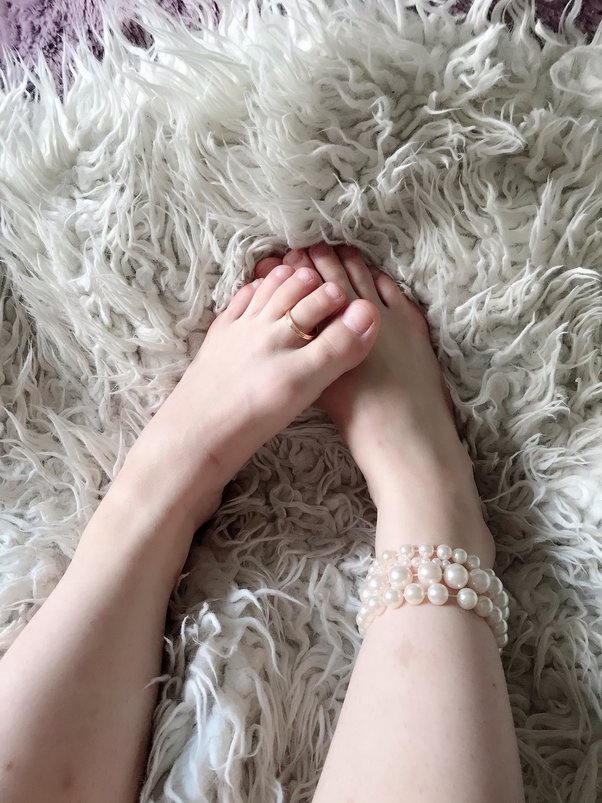 sara lynn johnson feet 5