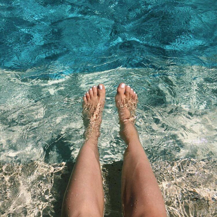sara oteri feet