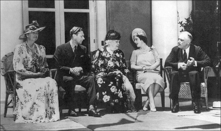 sara roosevelt feet 5