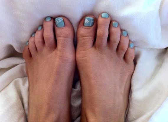 sara rue feet 4