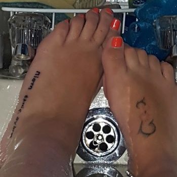 sara taylor feet