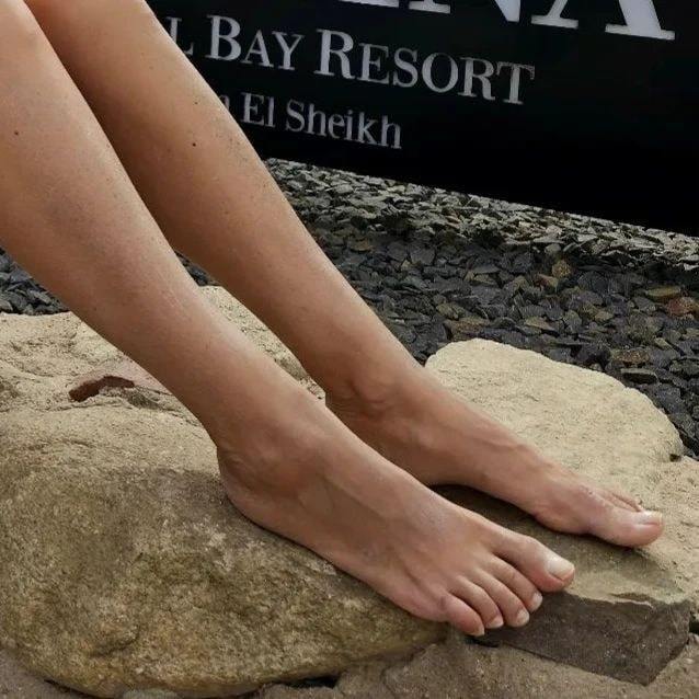 sara tommasi feet 1