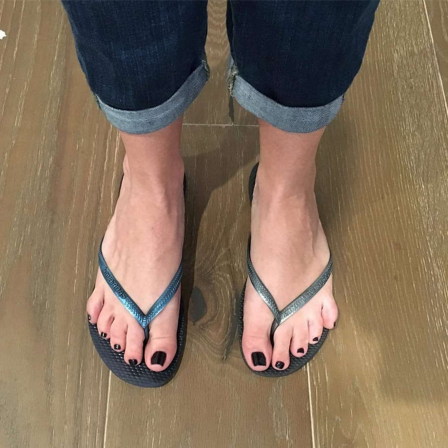 sarah colonna feet 3