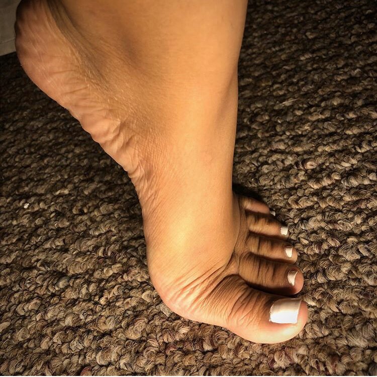 sarah goldberg feet 3