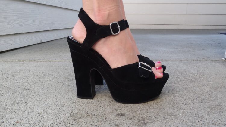 sarah hawkinson feet 4