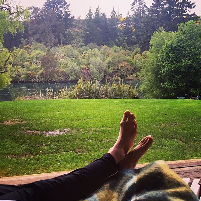 sarah j. maas feet 1