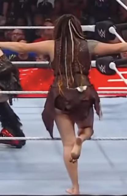 sarah logan feet 3