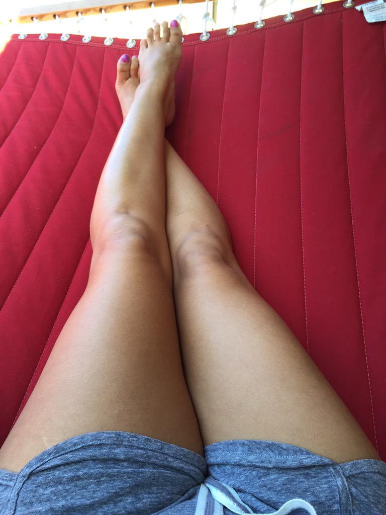 sarah mendoza feet