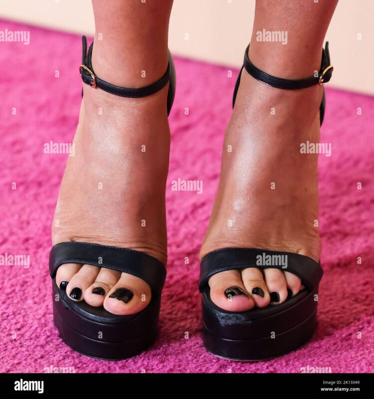 sarah michelle gellar feet 3