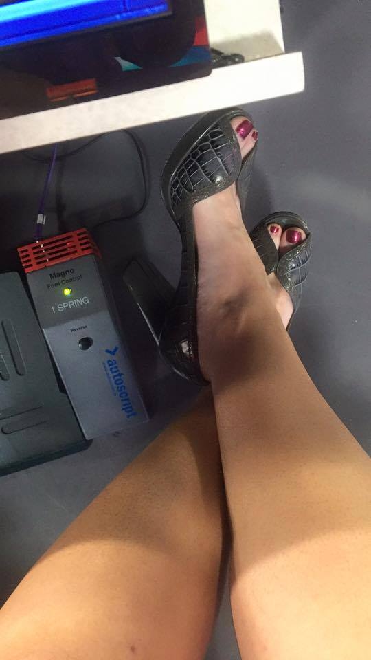 sarah simmons feet 4