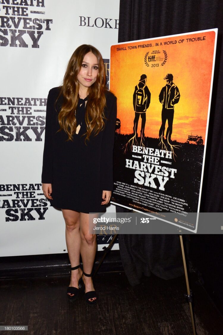 sarah sutherland feet 5