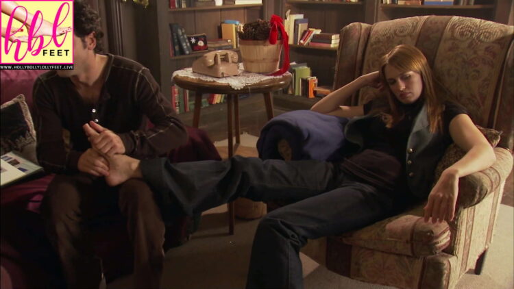 sarah thompson feet 4