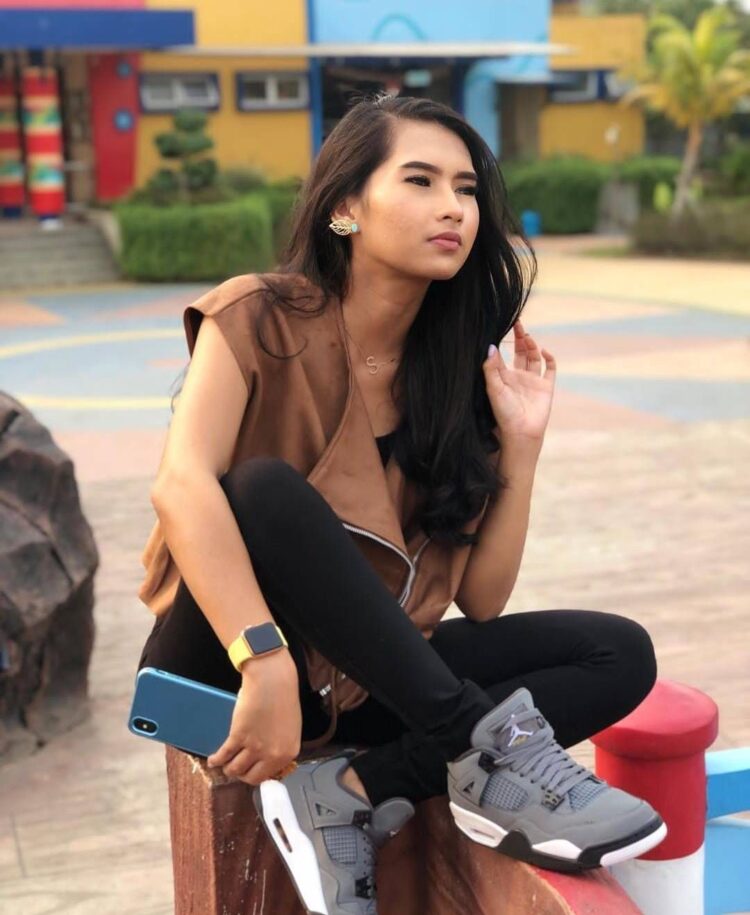 sarah tuffahati mornov feet