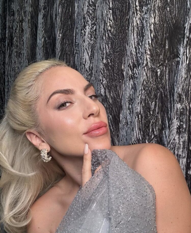 sarah vaughan feet 5