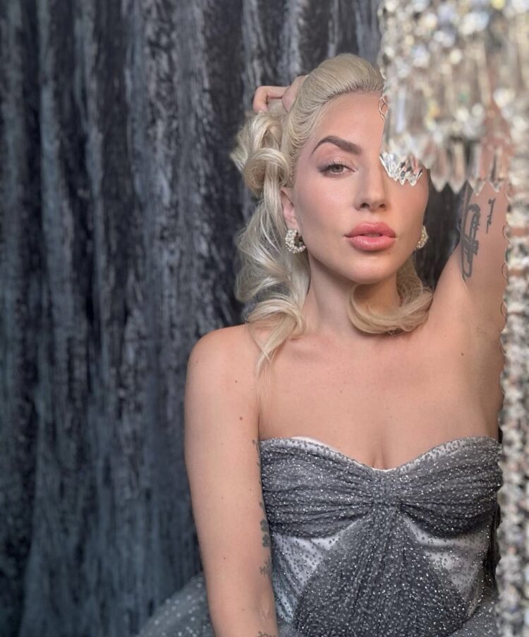 sarah vaughan feet 6