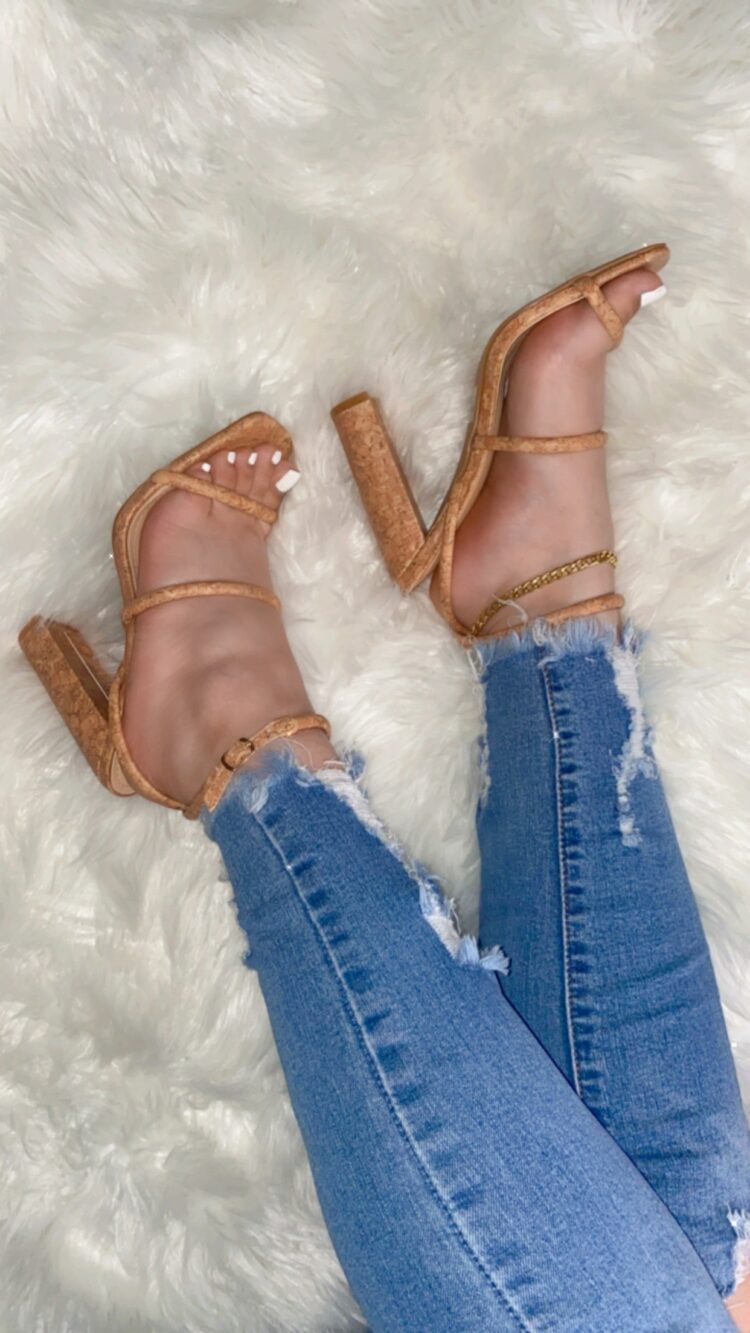 sarahi allende feet 6