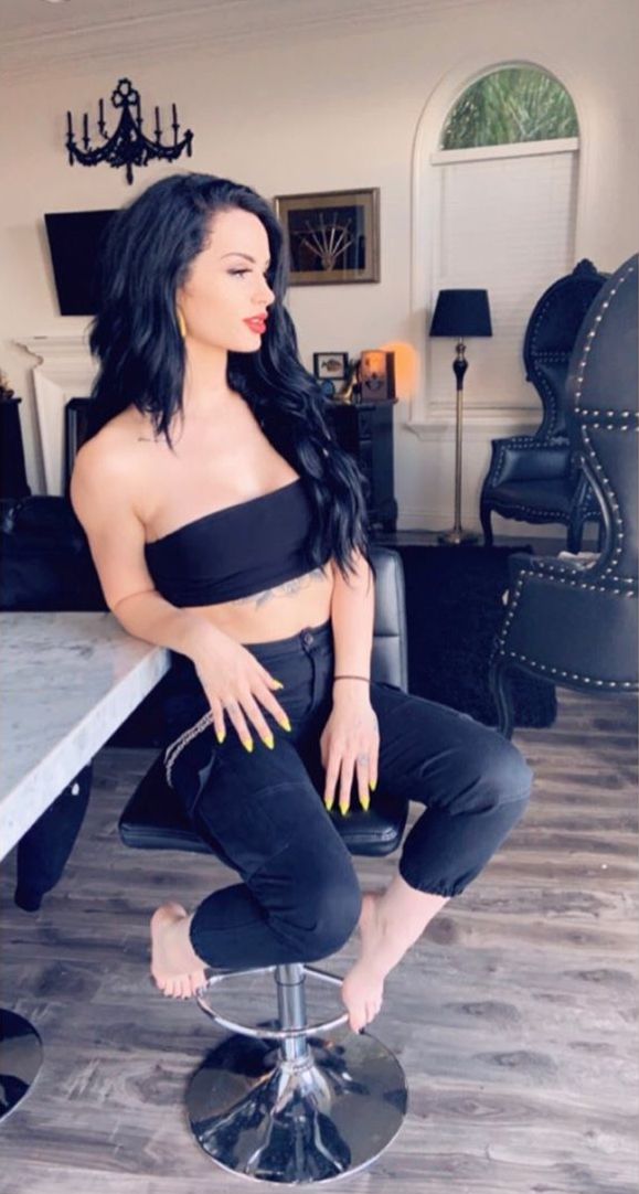 saraya bevis feet
