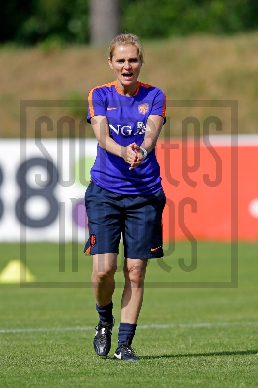 sarina wiegman feet 3