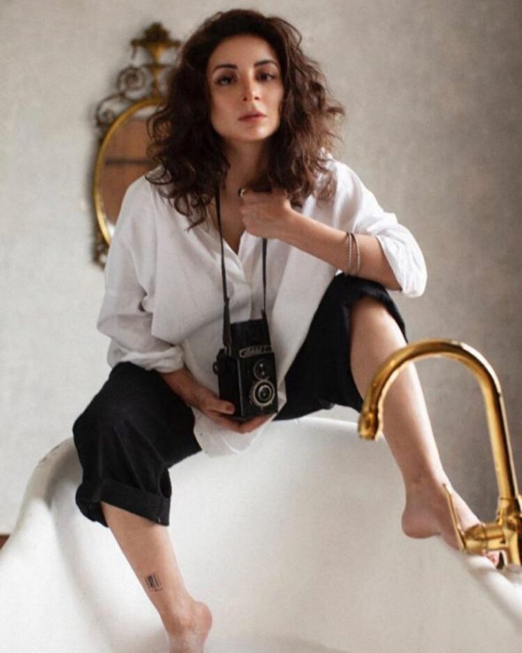 sarwat gilani feet 6