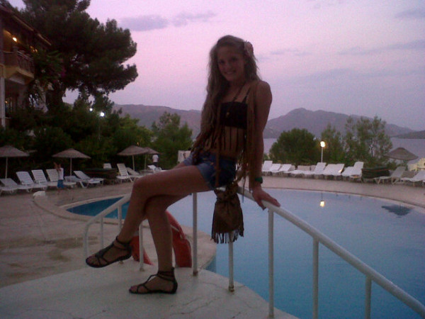 sasha bennington feet