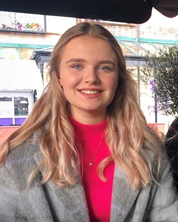 satara singleton feet 3