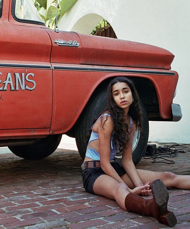 sateen besson feet 5