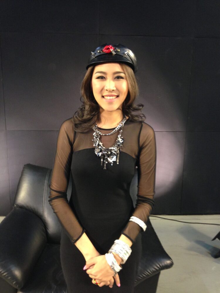 satida pinsinchai feet scaled