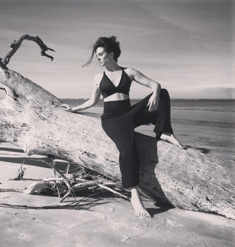 savana shanti feet 2