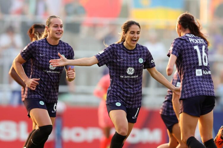 savannah demelo feet 5