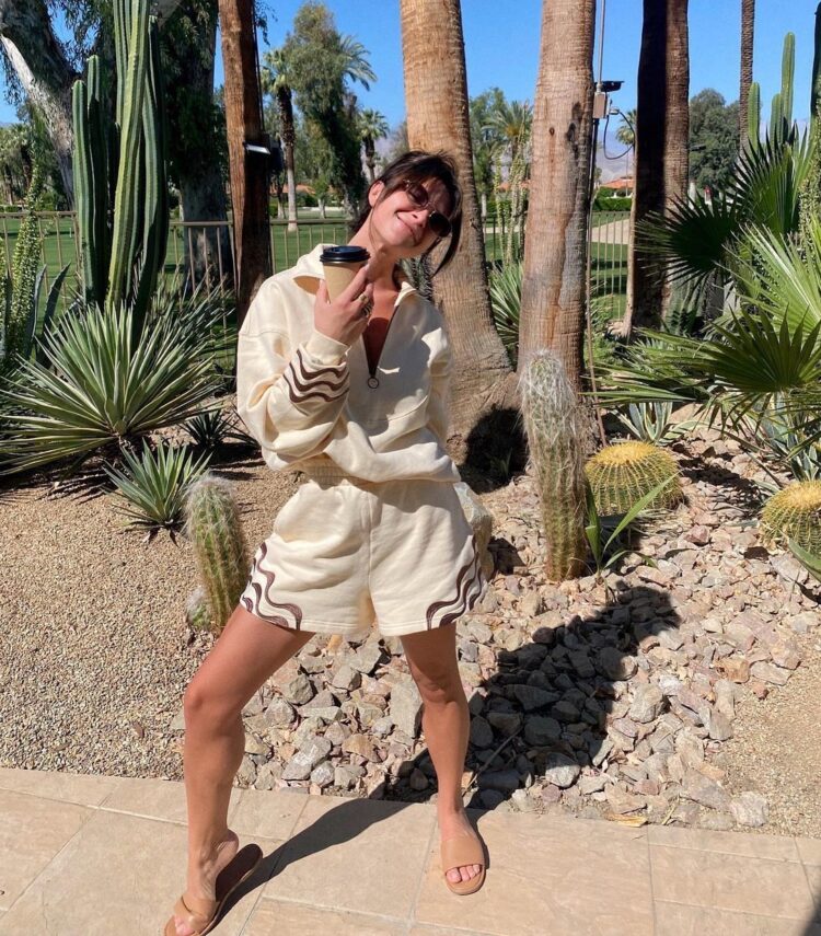 savannah outen feet 6