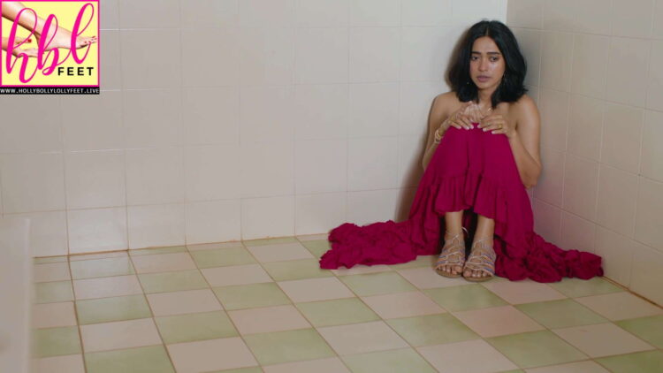 sayani gupta feet