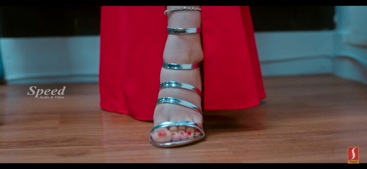 sayesha saigal feet 2