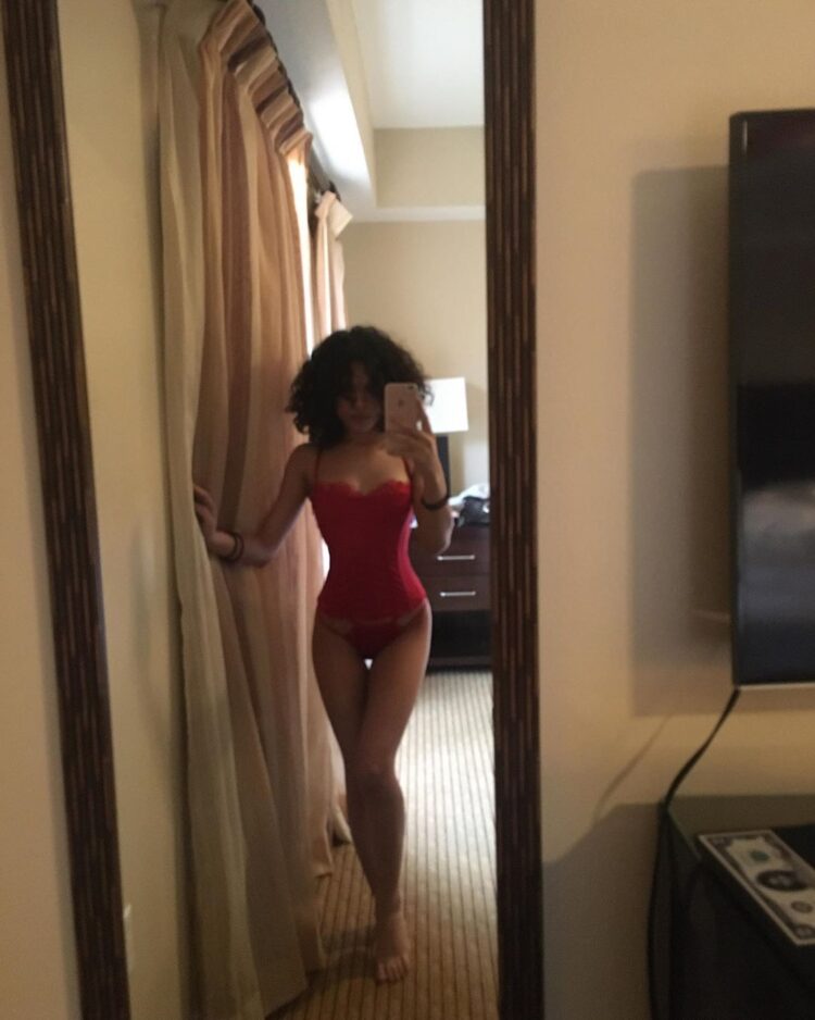 scarlet santiago feet 1